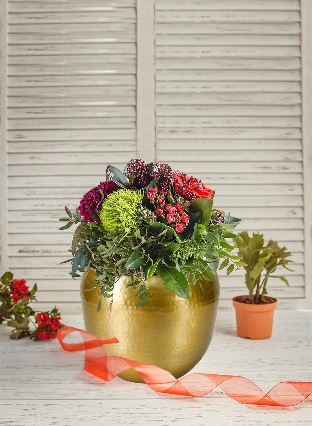 Serene Spaces Living Brass-Look Aluminum Cachepot: Handcrafted in India, Elegant Wedding & Home Decor, Vintage Planter for Indoor Plants, Flowers, Table Centerpieces, Small, 13' Diameter & 10.5' Tall