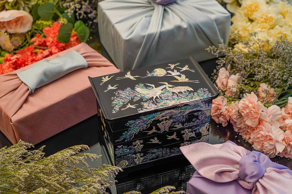 February Mountain Mother of Pearl Wooden Jewelry Organizer Box – Jewelry Storage Box for Women, Features Spacious Drawers, Ideal for Rings, Bracelets, Watches, Chains, Accessories (Crane_Black)