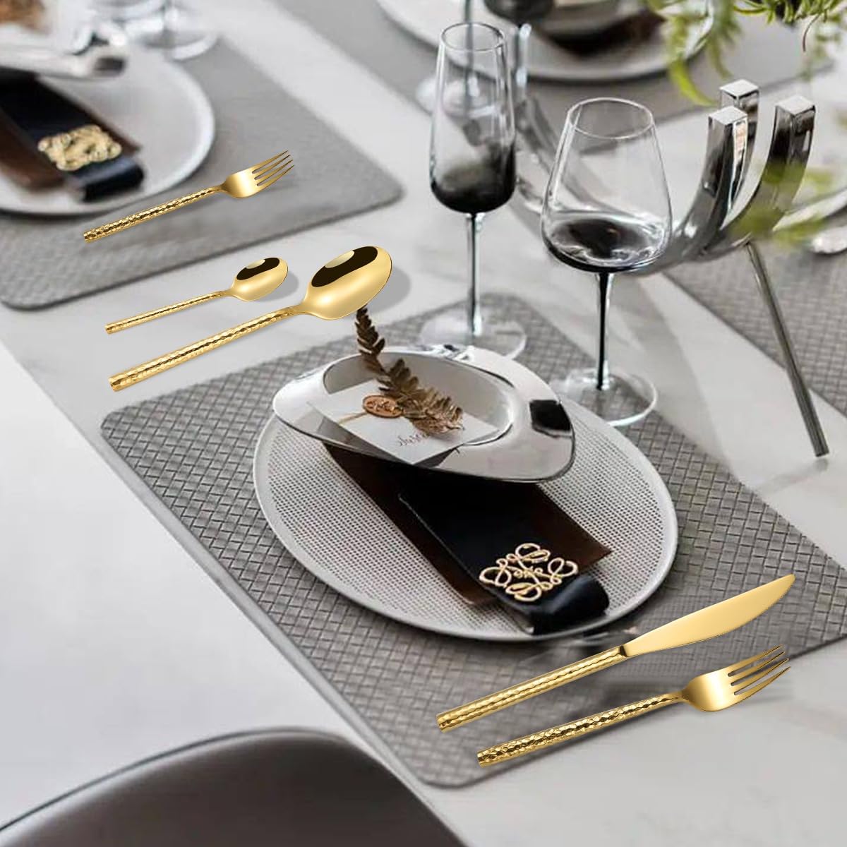20-Piece Gold Hammered Silverware Flatware Cutlery Set Service for 4,304 Thickened Stainless Steel Cutlery Knife,Fork and Spoon Set,Dishwasher Safe,Gift Package for Wedding Housewarming
