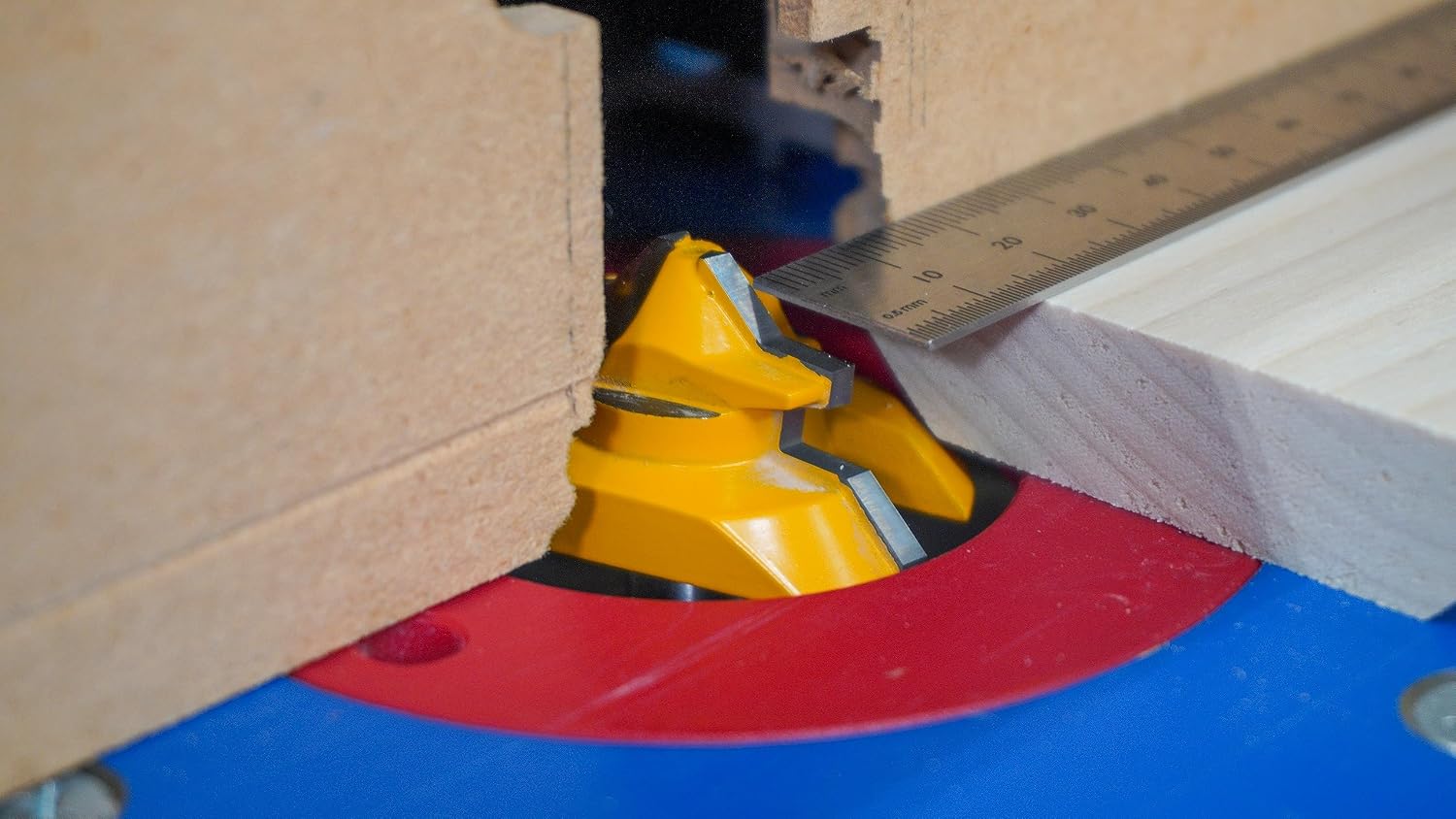 MICROJIG FITFINDER 1/2 Gauge and (R9A) 3/4' Lock Miter Bit with Center Index (1/2' shank) Bundle