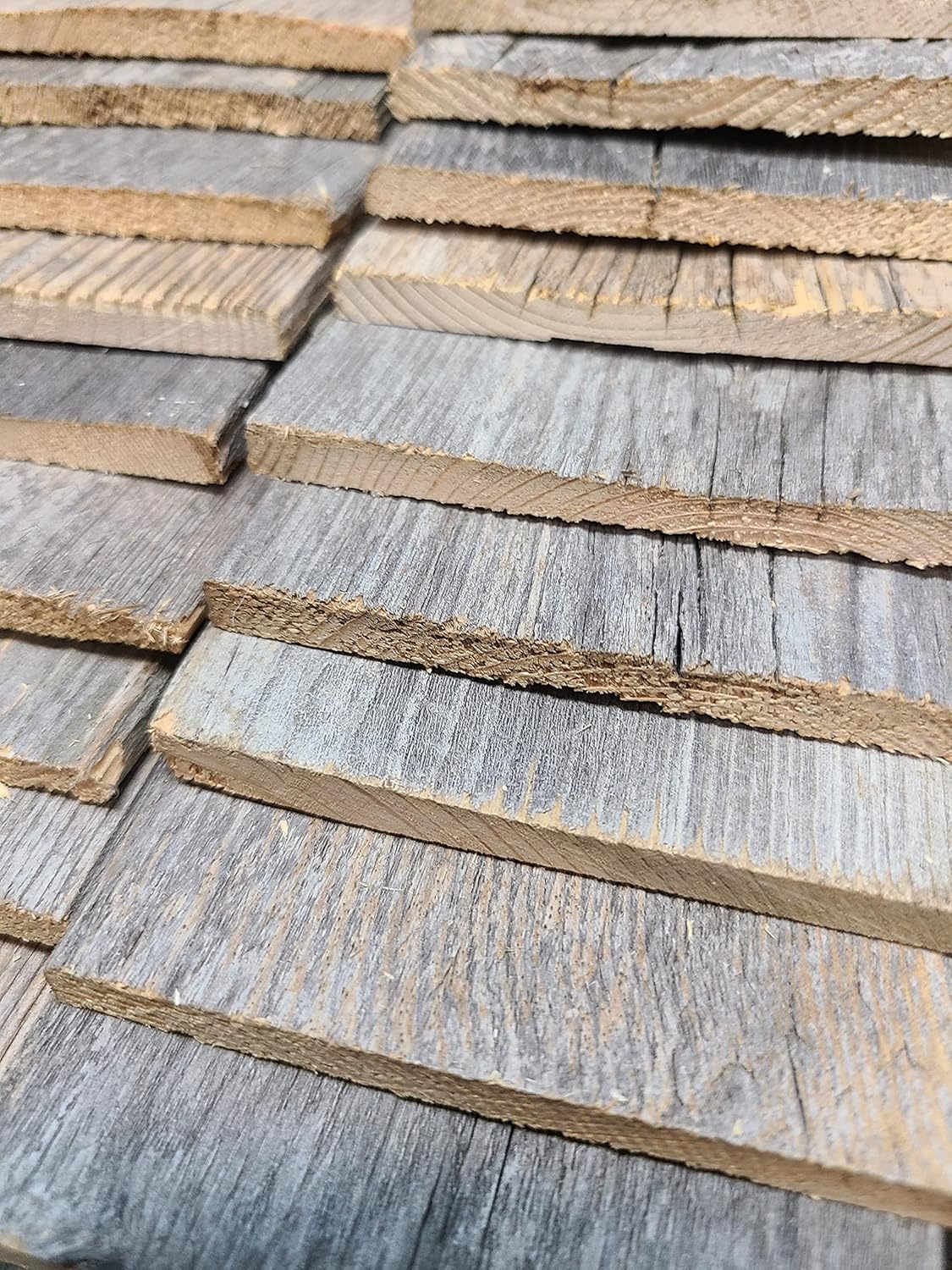 Rockin' Wood Real Wood Nail Up Application Rustic Reclaimed Naturally Weathered Barn Wood Accent Paneling Board Planks for Home Walls (104 Square feet)